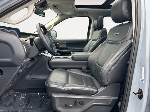 Used 2025 Ford Expedition Max Platinum w/ Driver's Package image 15