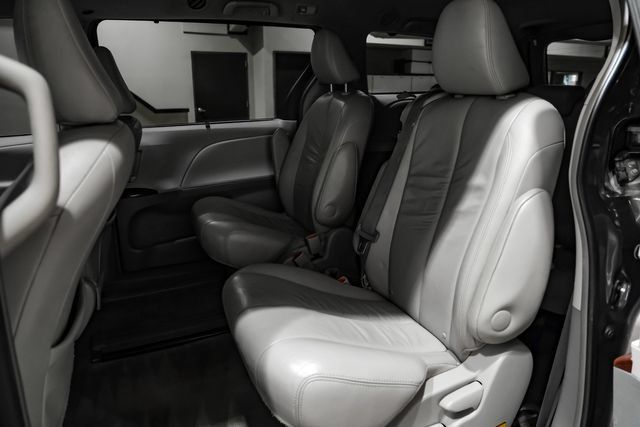 Used 2012 Toyota Sienna XLE FWD image 40