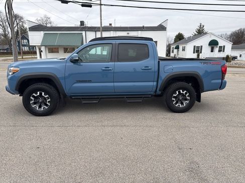 Used 2019 Toyota Tacoma TRD Off-Road image 2