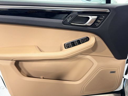 Used 2025 Porsche Macan image 22