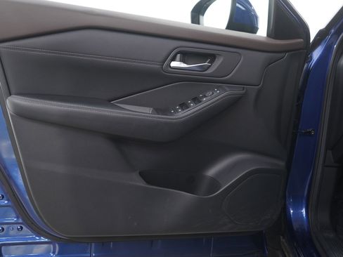 Used 2023 Nissan Rogue SV w/ SV Premium B Package image 19