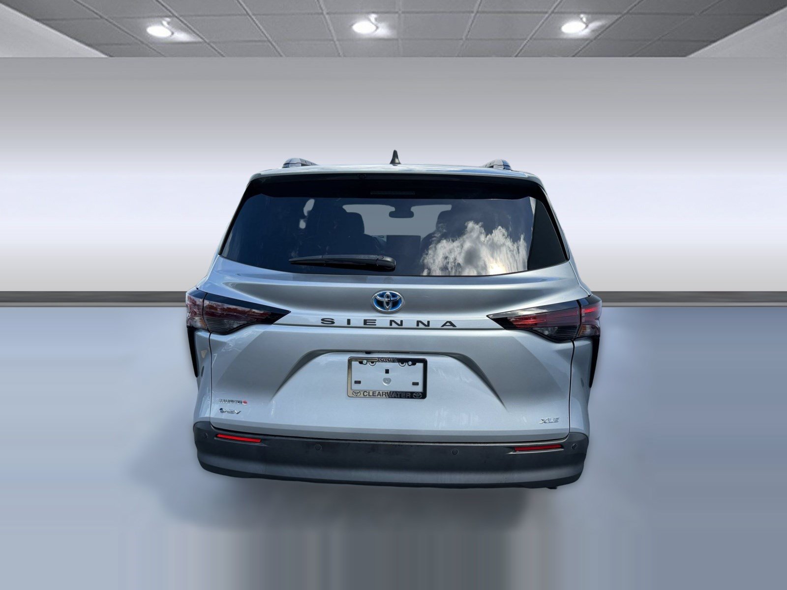 Used 2025 Toyota Sienna XLE FWD image 10