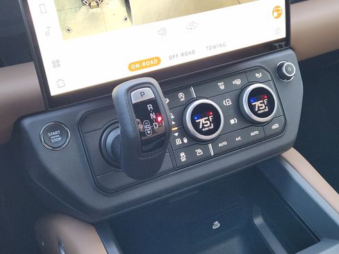 New 2026 Land Rover Defender 110 X-Dynamic SE image 20