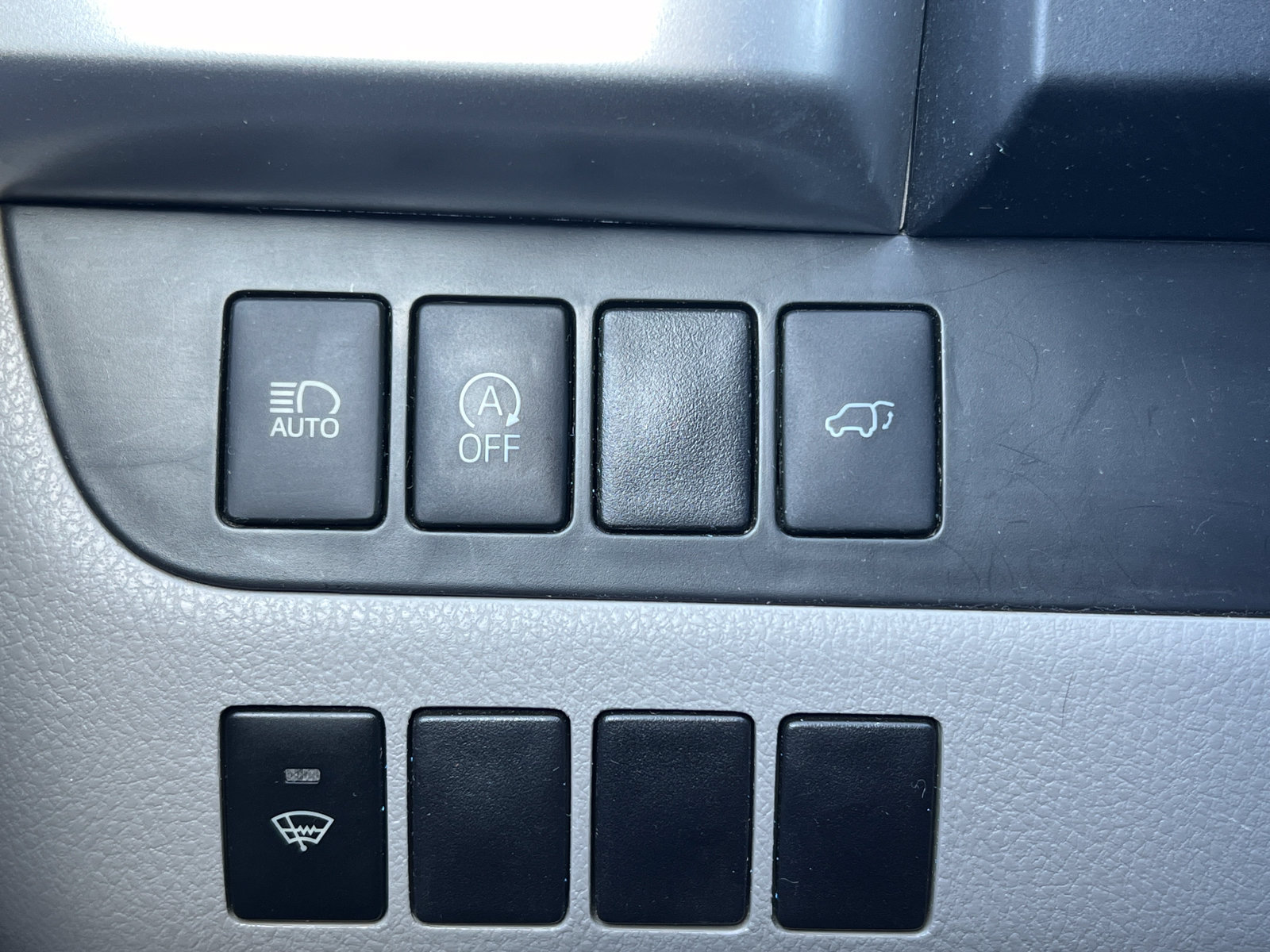 Used 2017 Toyota Highlander Plus AWD/4WD image 9