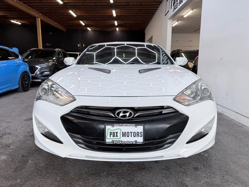 Used 2013 Hyundai Genesis 3.8 image 3
