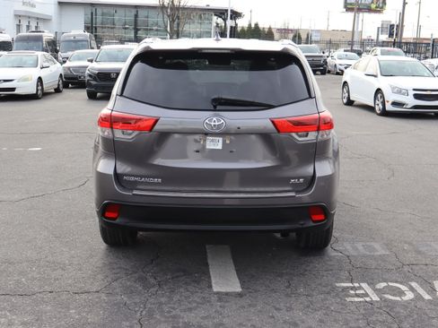 Used 2019 Toyota Highlander XLE image 9
