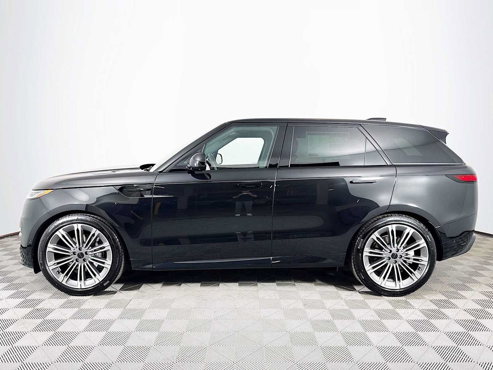 New 2026 Land Rover Range Rover Sport Dynamic SE AWD/4WD image 8