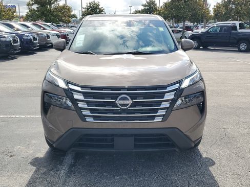 Certified 2024 Nissan Rogue SV FWD image 2