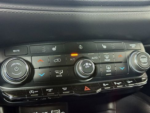 Used 2022 Dodge Durango GT image 17