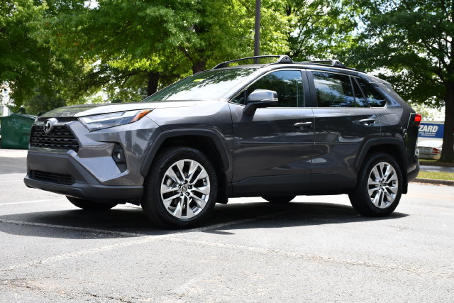 Used 2022 Toyota RAV4 XLE Premium AWD/4WD image 3