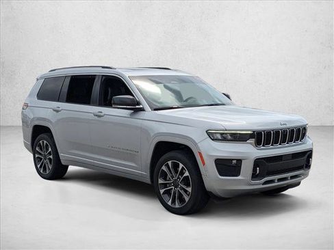 Used 2021 Jeep Grand Cherokee L Overland w/ Advanced Protech Group III AWD/4WD image 3