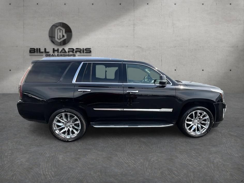 Used 2017 Cadillac Escalade Luxury AWD/4WD image 4