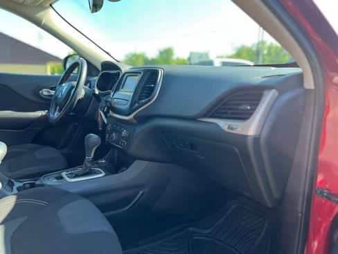Used 2016 Jeep Cherokee Latitude AWD/4WD image 43