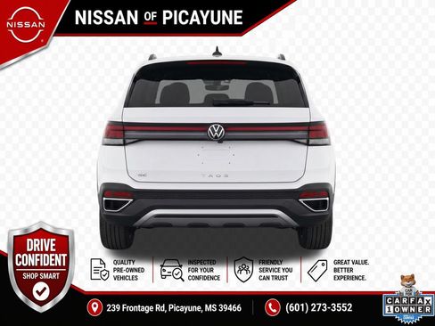 Used 2025 Volkswagen Taos SE FWD image 4