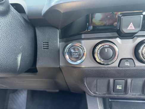 Used 2018 Toyota Tacoma TRD Off-Road image 30