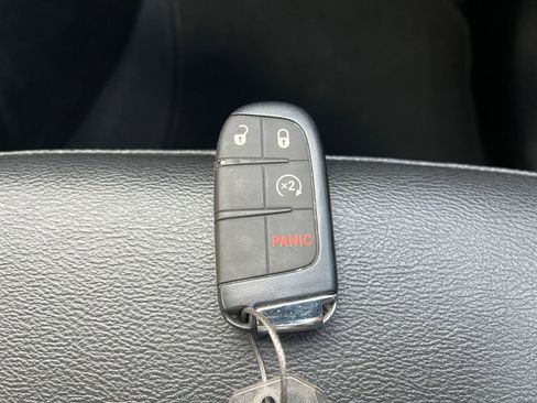 Used 2025 Jeep Compass Limited image 22