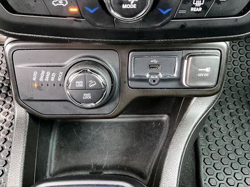 Certified 2023 Jeep Renegade Trailhawk image 17