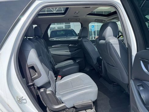 Used 2019 Buick Enclave Essence AWD/4WD image 13