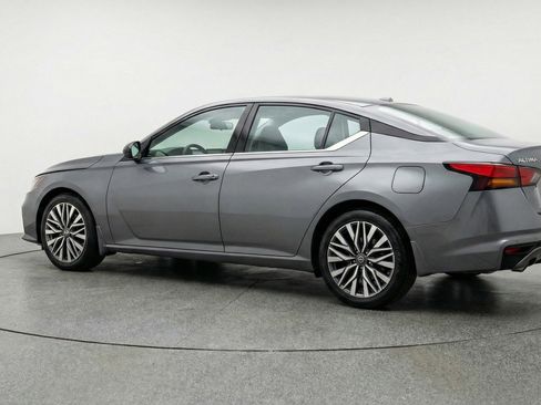 Used 2025 Nissan Altima 2.5 SV image 6