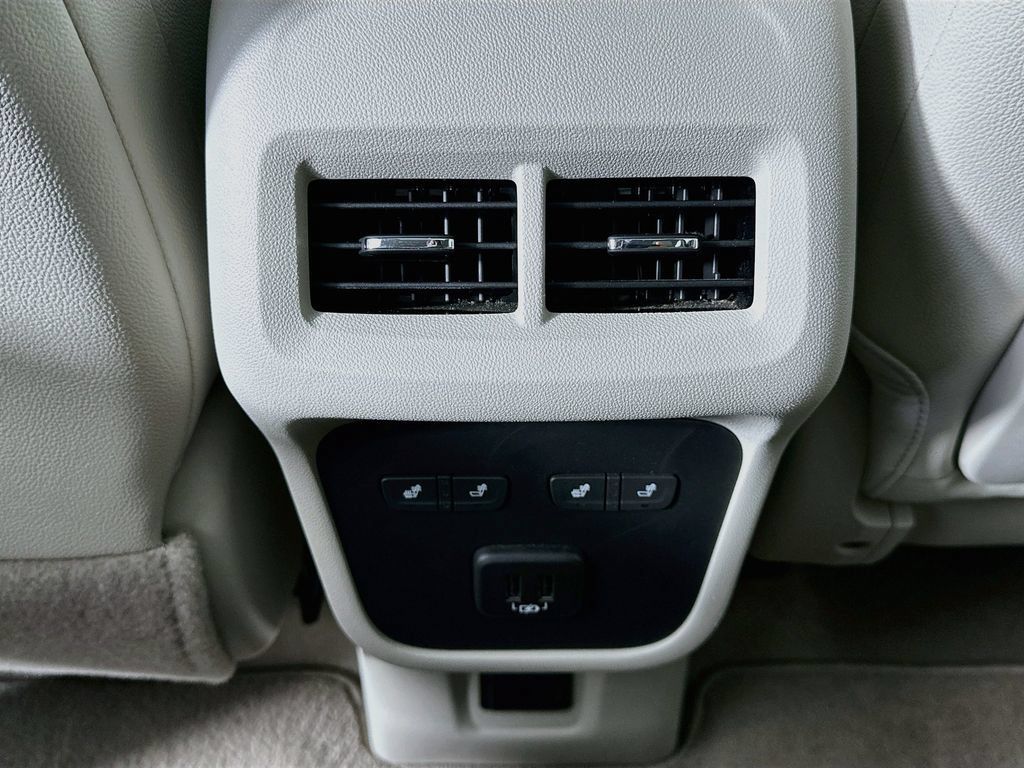 Used 2024 GMC Terrain Denali w/ Denali Premium Package AWD/4WD image 22