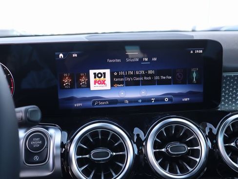 New 2026 Mercedes-Benz GLB 250 4MATIC image 49