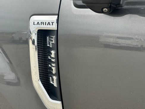 Used 2017 Ford F250 Lariat w/ Lariat Value Package AWD/4WD image 32