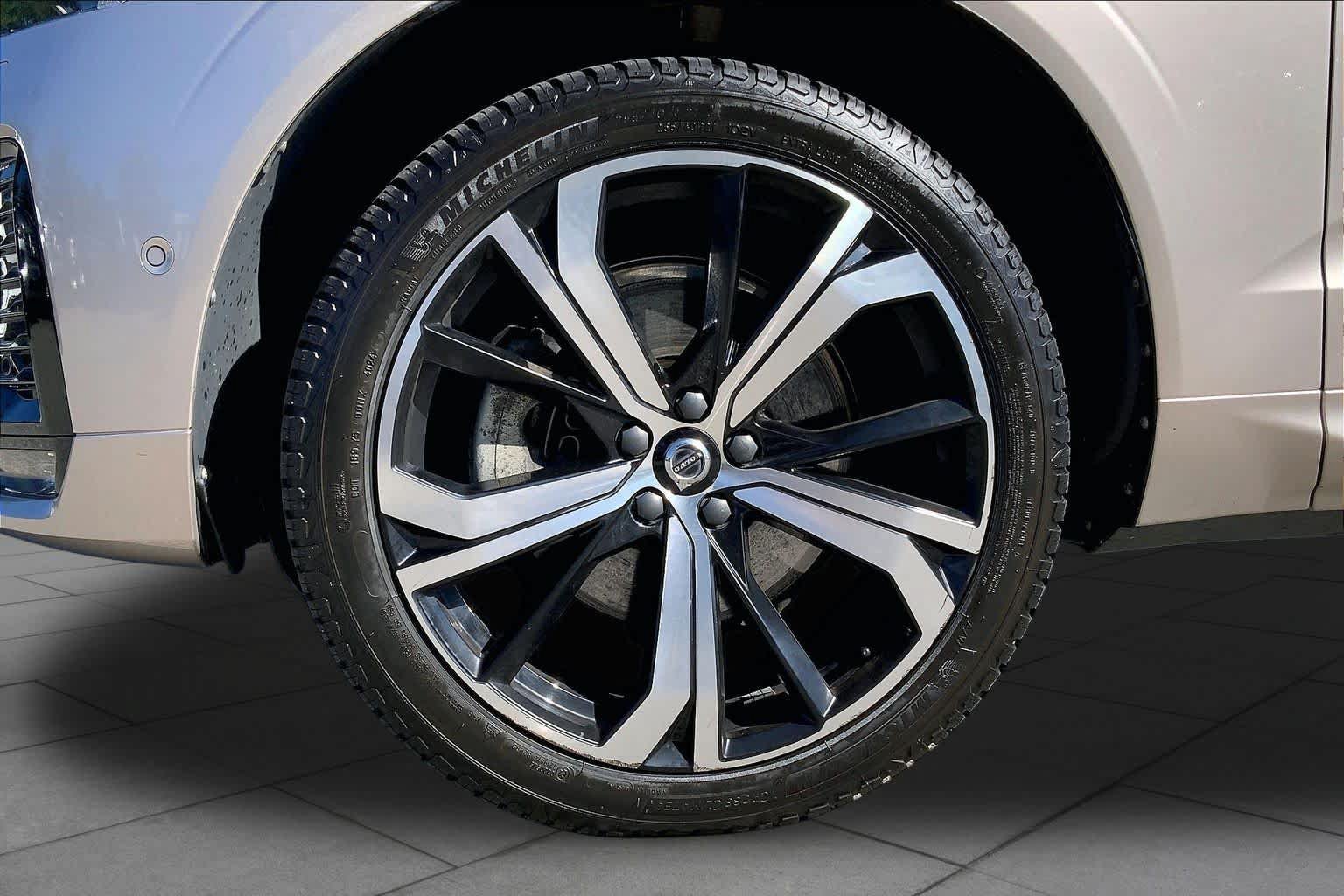 Used 2023 Volvo XC60 B6 Ultimate w/ Protection Package Premier AWD/4WD image 11