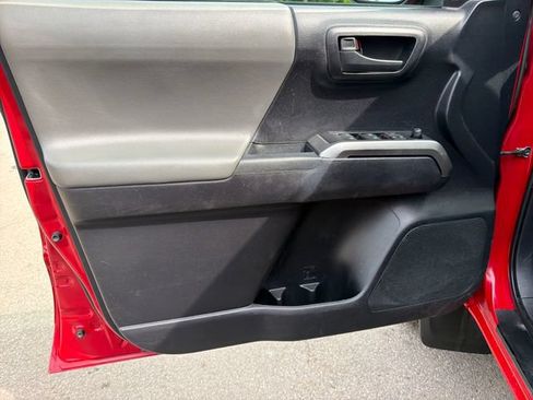 Used 2021 Toyota Tacoma SR5 AWD/4WD image 12