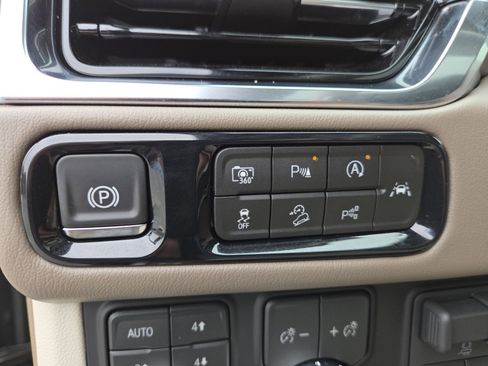 New 2026 GMC Yukon XL Denali image 16