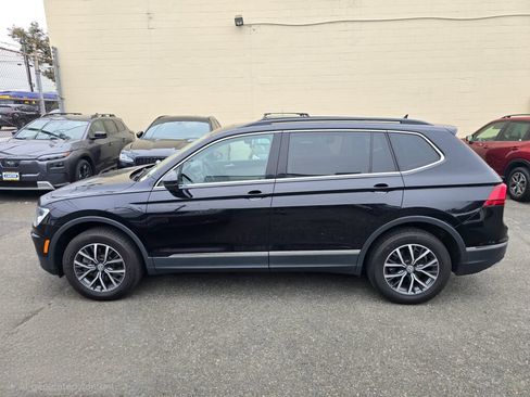 Used 2020 Volkswagen Tiguan SE w/ Panoramic Sunroof Package AWD/4WD image 4