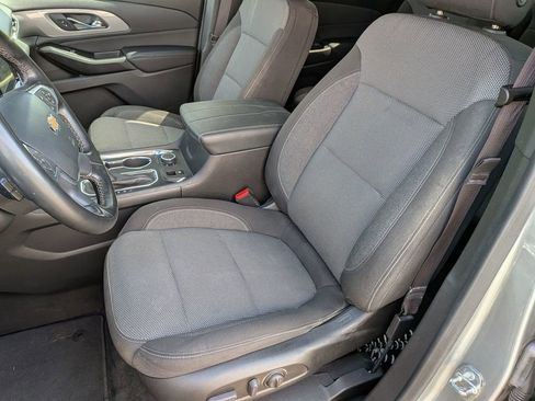 Used 2023 Chevrolet Traverse LT FWD image 32