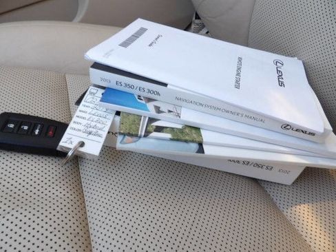 Used 2013 Lexus ES 300h image 33