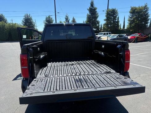 Used 2025 Toyota Tacoma TRD Off-Road AWD/4WD image 31