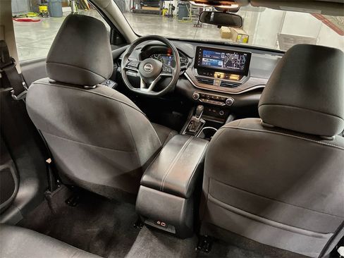 Used 2024 Nissan Altima 2.5 SV w/ SV Premium Package image 20