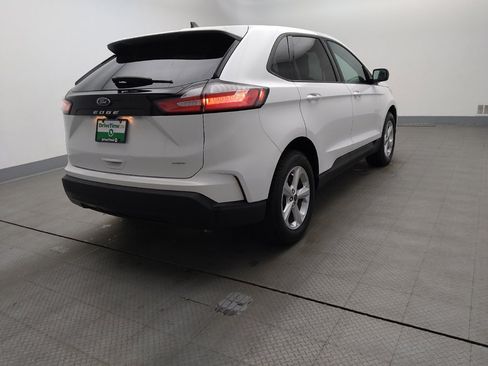 Used 2024 Ford Edge SE image 9