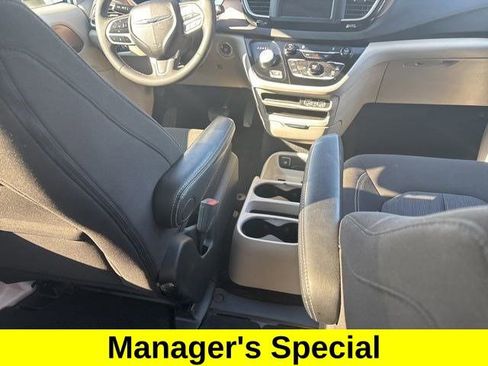 Used 2023 Chrysler Voyager LX FWD image 35
