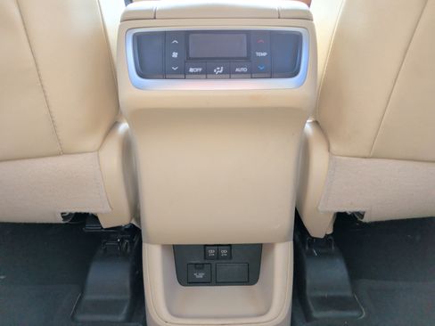 Used 2019 Toyota Highlander Limited image 37