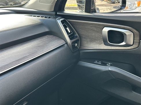 Used 2022 Kia Sorento EX w/ Panoramic Sunroof Package image 35