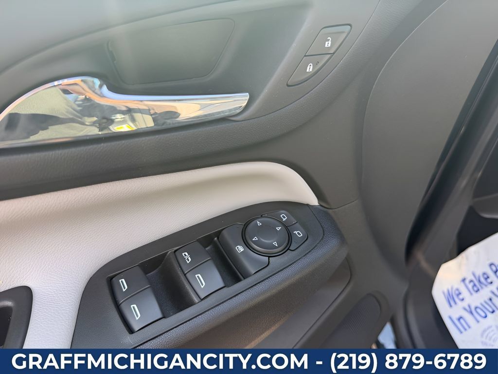 Used 2023 Chevrolet Equinox LT w/ Driver Convenience Package AWD/4WD image 10