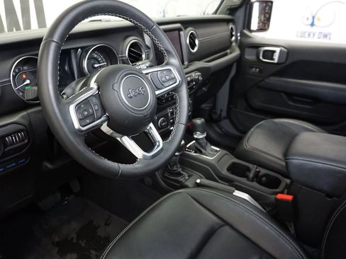 Used 2022 Jeep Wrangler Unlimited Sahara image 8