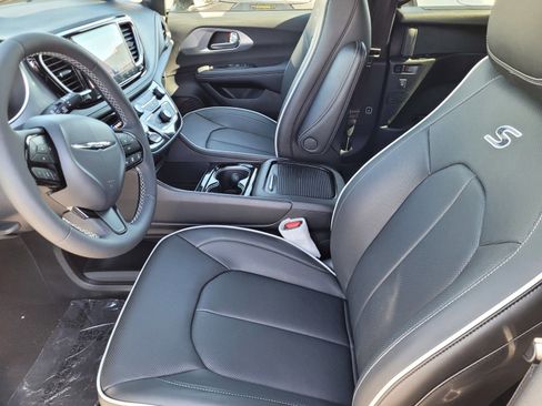 New 2026 Chrysler Pacifica Limited w/ S Appearance Package image 12