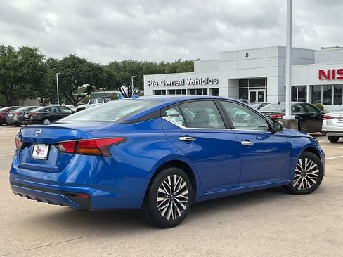 Used 2025 Nissan Altima 2.5 SV FWD image 4
