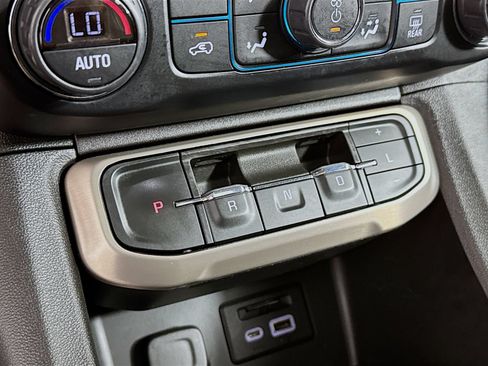 Used 2022 GMC Acadia Denali w/ Denali Ultimate Package AWD/4WD image 16