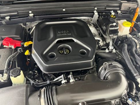 Certified 2025 Jeep Wrangler Unlimited Sahara image 34