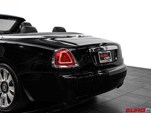 Used 2017 Rolls-Royce Dawn RWD image 19