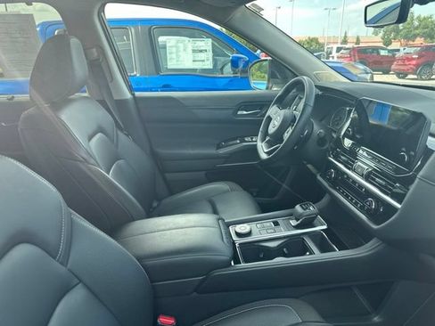 Certified 2025 Nissan Pathfinder SL w/ SL Premium Package AWD/4WD image 2