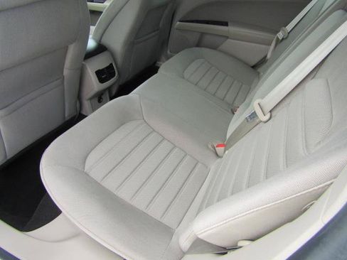 Used 2019 Ford Fusion SE FWD image 3