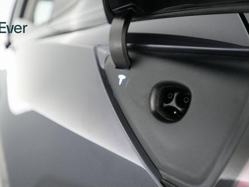 Used 2021 Tesla Model Y Performance image 28