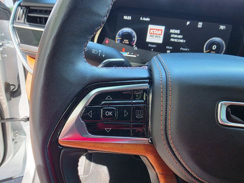 Used 2023 Jeep Grand Cherokee Summit AWD/4WD image 25