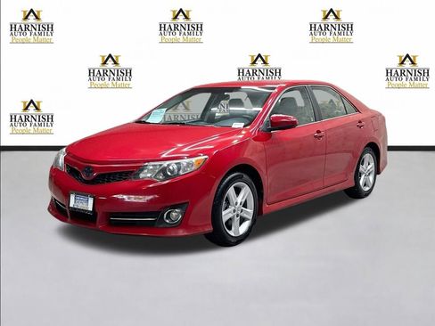 Used 2014 Toyota Camry SE FWD image 1